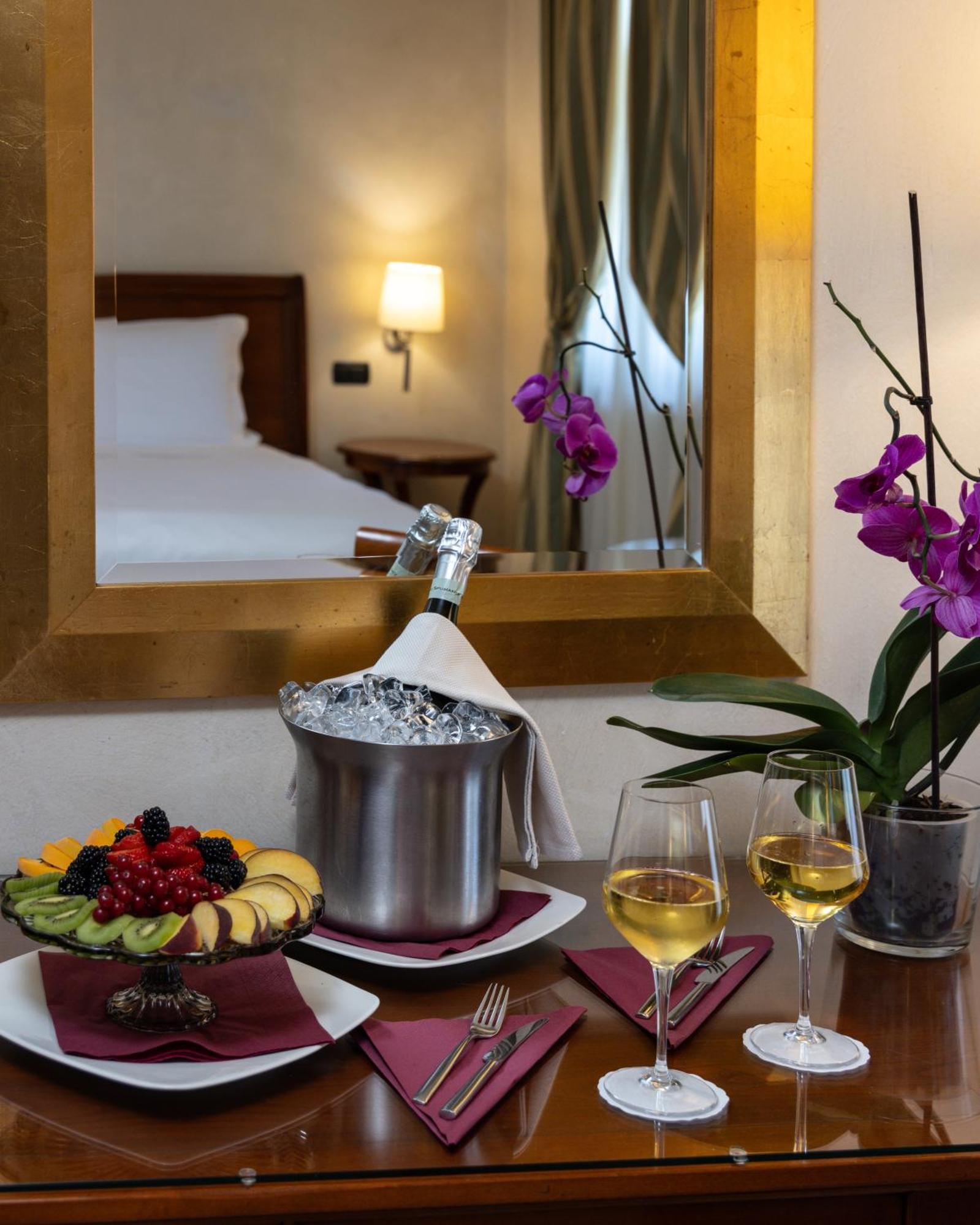 Best Western Plus Hotel Le Rondini San Francesco al Campo Εξωτερικό φωτογραφία